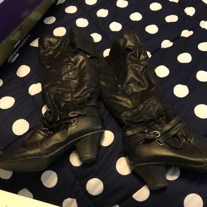 Black heeled boots